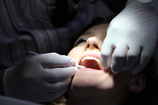 kobieta u stomatologa