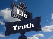 Tabliczki z napisami prawda i kłamstwo